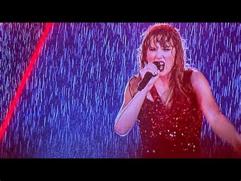 You WON'T BELIEVE How Taylor Swift Handled Nashville's Rain! 🌧️⚡ - YouTube