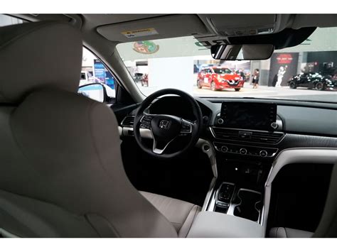 2018 Honda Accord: 56 Interior Photos | U.S. News