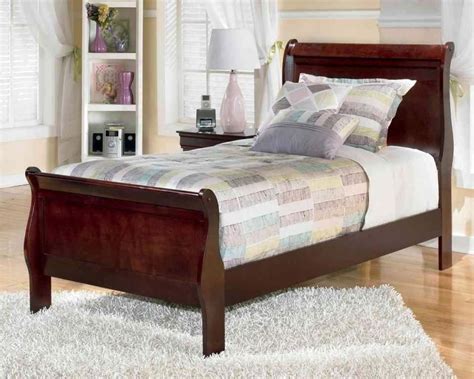 The Awesome Style and Design of Cherry Wood Sleigh Beds | Wood bed frame queen, Wood sleigh bed ...