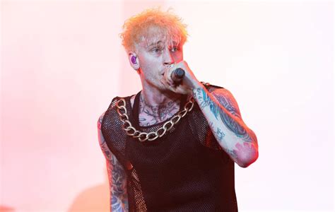 MGK and Willow team up for new single, 'emo girl' — The Hofstra Chronicle