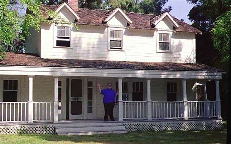 I always loved the Walton's home especially the front porch. | Walton house, House with porch ...