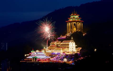 Kek Lok Si temple lights up in conjunction with CNY | The Star