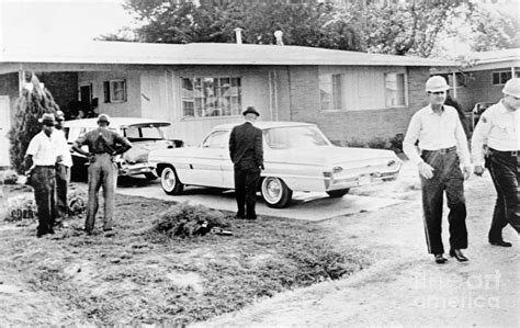 Medgar Evers Assassination Scene Photograph by Granger - Pixels