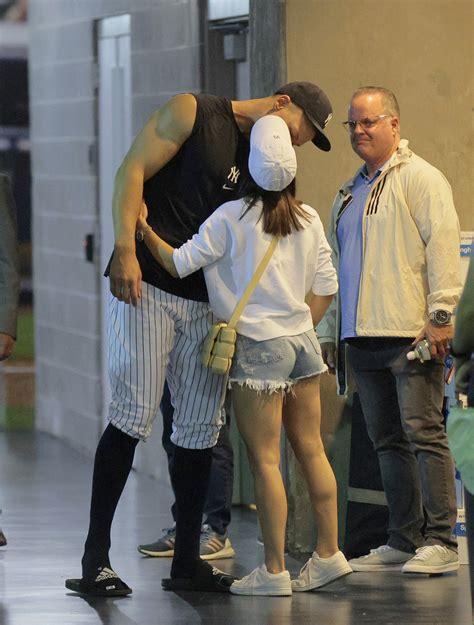 Aaron Judge meets with wife, Samantha Bracksieck, after 60th homer