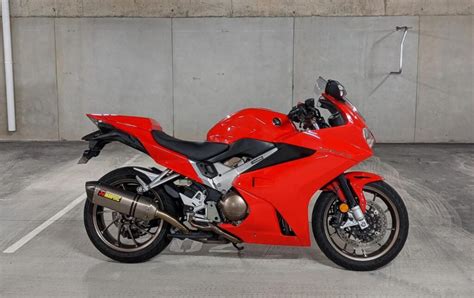 Honda VFR800 8th Gen Review - Reviewing A Cult Bike