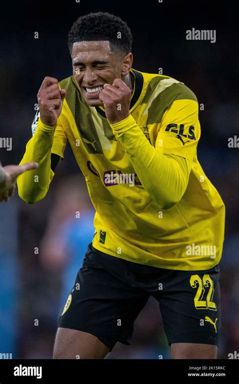 MANCHESTER, ENGLAND - SEPTEMBER 14: Jude Bellingham of Borussia ...