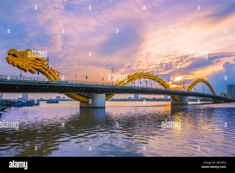 Dragon river bridge da nang vietnam -Fotos und -Bildmaterial in hoher Auflösung – Alamy