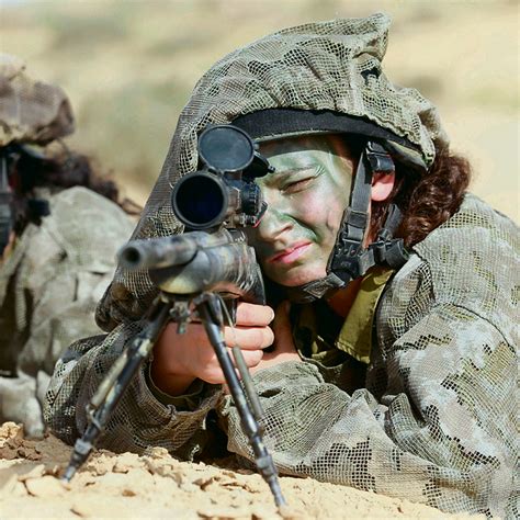 IDF The ‘border defense’ army. A woman sniper in the Caracal unit ...