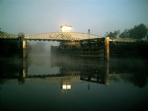 Cawood bridge, river Ouse at sunrise © Rob Bainbridge cc-by-sa/2.0 :: Geograph Britain and Ireland