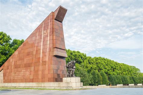 Soviet War Memorial (Treptower Park) | Attractions in Berlin