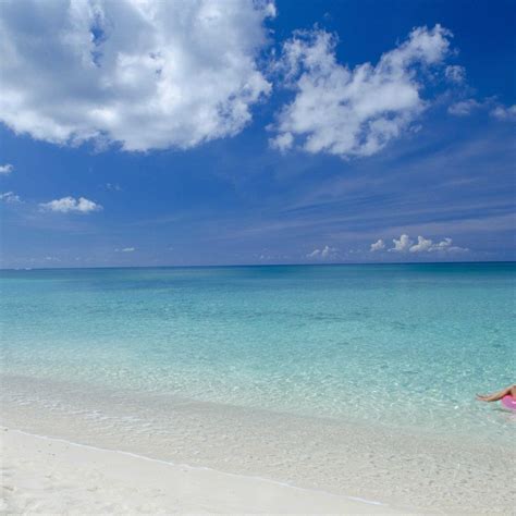 Photo Gallery - The Beachcomber Grand Cayman | Official Site