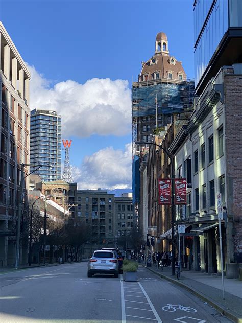 Sun tower looking good with its new colour : r/vancouver