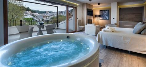 Best PA Hotels with Jacuzzi in Room, Resorts & Vacations in 2024 - tripbirdie.com