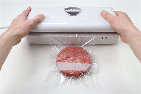 Your Guide to How to Use a Vacuum Sealer Properly - Flashy House