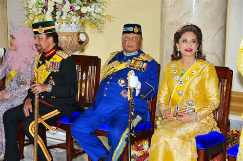 Kee Hua Chee Live!: THE CORONATION OF HIS ROYAL HIGHNESS SULTAN IBRAHIM SULTAN ISKANDAR OF ...