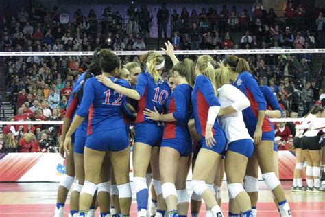 #7 Kansas Volleyball mauls #13 Kentucky Wildcats: A Twitter Recap ...