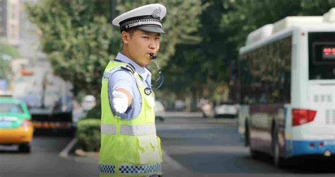 Polyglot Chinese police officer becomes Internet celebrity - CGTN