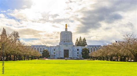 Oregon State Capitol building Stock Photo | Adobe Stock