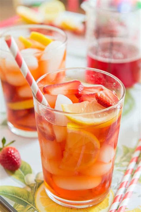 Strawberry Iced Tea - Easy and Delicious Party Drink!