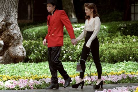 30 Beautiful Pics of Michael Jackson and Lisa Marie Presley Together ...