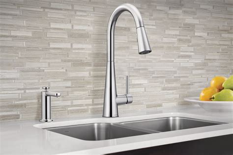 Modern pull-down kitchen faucet | For Residential Pros