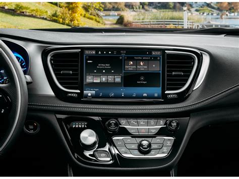 2025 Chrysler Pacifica Hybrid: 182 Interior Photos | U.S. News