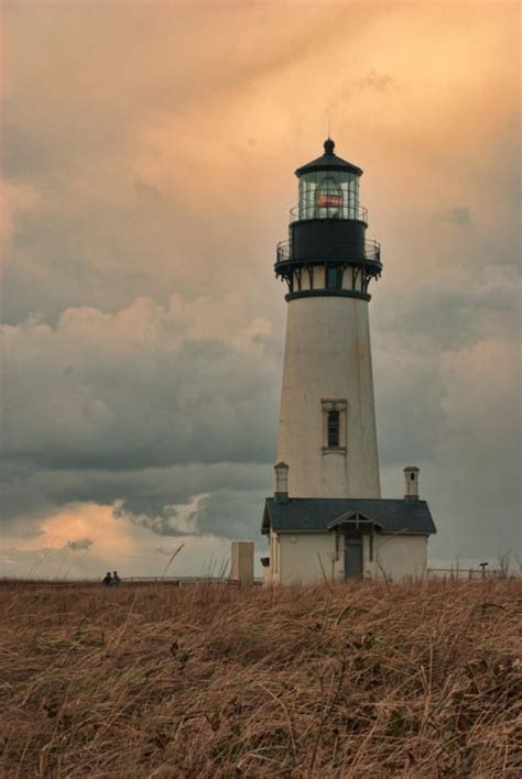 Yaquina bay lighthouse | Lighthouses in oregon, Lighthouse pictures ...