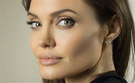 Top 10 Hollywood Actresses With Beautiful Big Eyes