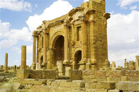 Timgad, l'arc de Trajan | vitaminedz