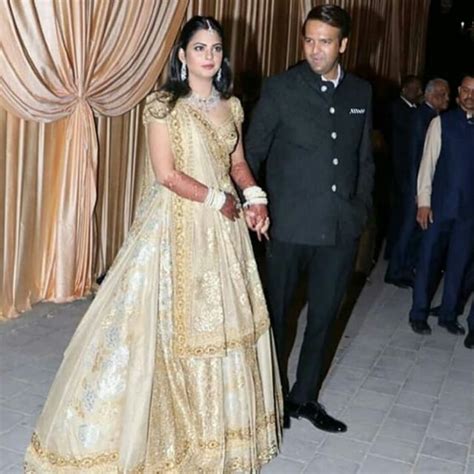 Isha Ambani Husband | 10 Endearing Pictures | Reviewit.pk