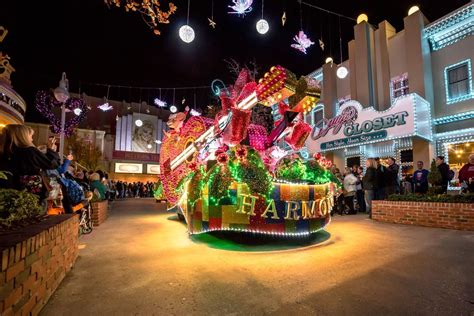 Dollywood's Smoky Mountain Christmas features 5 million lights, Coat of ...