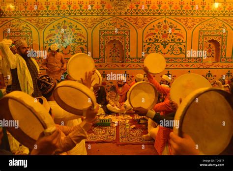 Islamic music instruments hi-res stock photography and images - Alamy