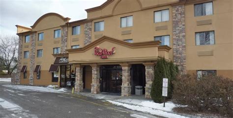 Budget, Pet Friendly Hotel in Fairfield, NJ 07004 | Red Roof Inn