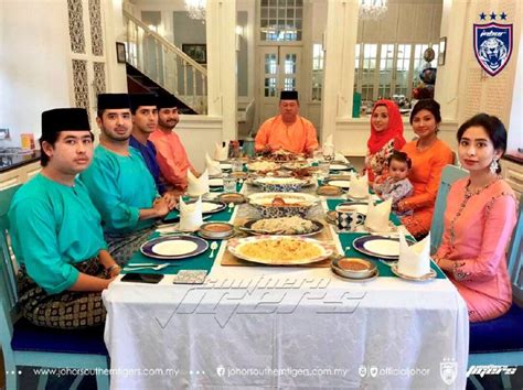 Johor Sultan, royals celebrate Aidilfitri with dignitaries, the community | New Straits Times ...