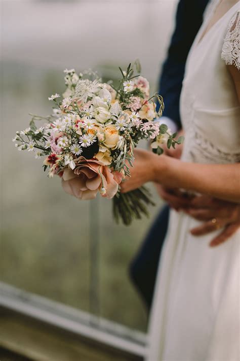 Loose, Light & Lush: Wildflower Wedding Bouquet Ideas