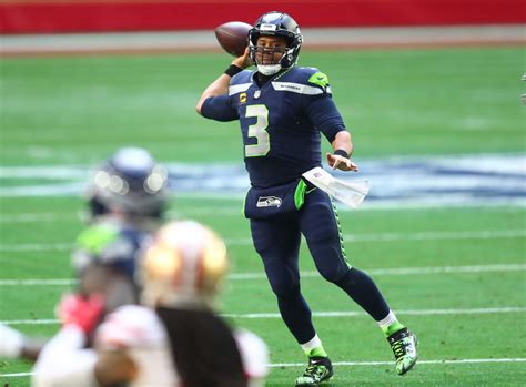 Seahawks: Latest report refutes Russell Wilson trade rumors yet again