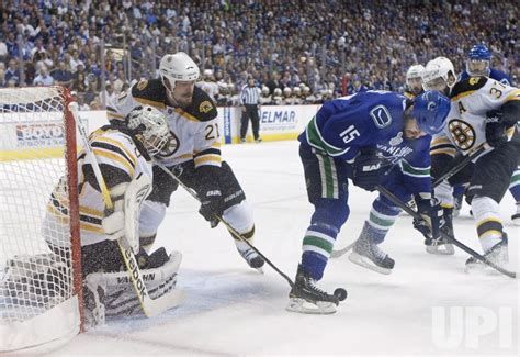 Photo: NHL Stanley Cup Final, Vancouver Canucks home to Boston Bruins ...