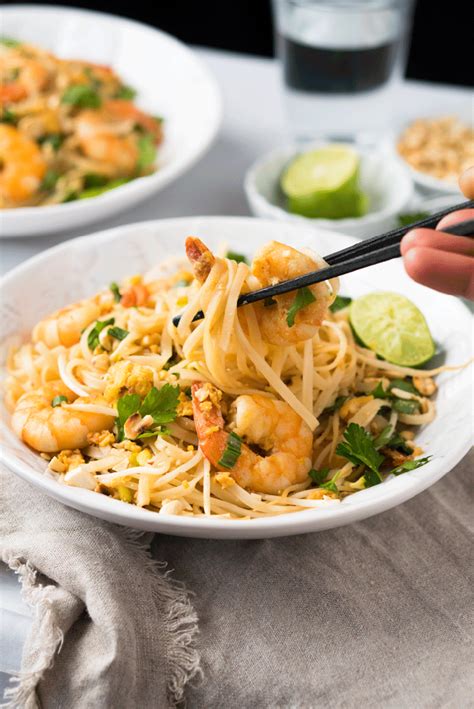 Paleo & Keto Pad Thai with shirataki noodles 🍜 suuuper easy & quick! #ketopadthai #shirataki ...