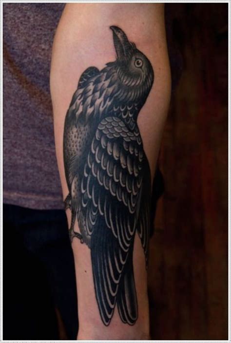 29 tatouages de corbeau frappants avec des significations profondes - Club Tatouage | Crow ...