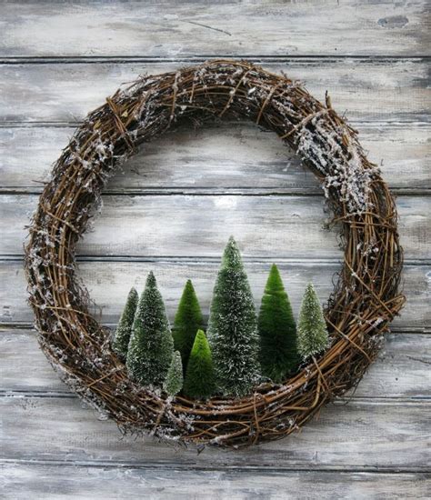 46 Awesome Winter Door Wreaths You Can Try This Season - HOMYHOMEE