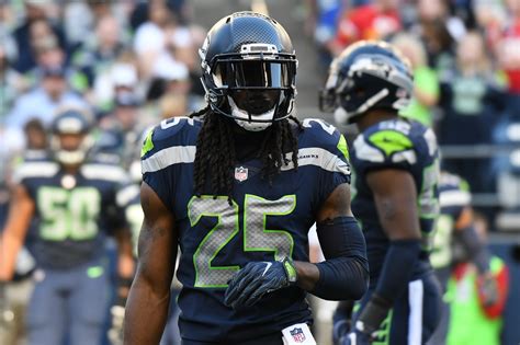 Seattle Seahawks players talk about their experience wearing new high-tech Vicis helmet – GeekWire