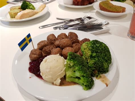 IKEA Restaurant (Tampines) Singapore - Long Queue But Good Food