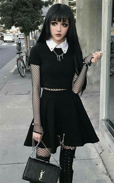 Pin de someone of the fkg earth em Gothic Girl | Looks goticos, Roupas ...