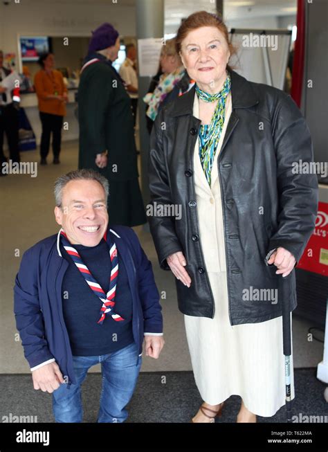 Tenable warwick davis hi-res stock photography and images - Alamy