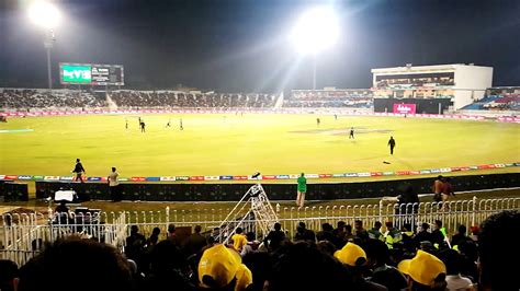 PSL MEMORABLE MOMENTS AT RAWALPINDI STADIUM PESHAWAR ZALMI VS LAHORE QALANDERS 2020 - YouTube