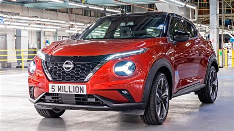 2023 Nissan Juke Hybrid PRODUCTION Line in the UK - YouTube