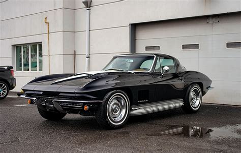 Photo Chevrolet 1967 Corvette Sting Ray L36 with side mount exhaust