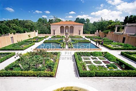 Part of the Italian Renaissance garden in the botanical gardens ...