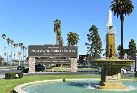 INGLEWOOD, CALIFORNIA - 12 FEB 2022: Sign and Fountain at Inglewood ...