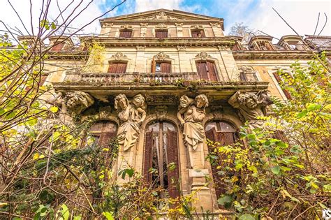 Abandoned castle in france - chlistton